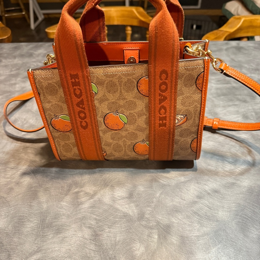 Smith Tote 24 in Signature Canvas w/ oranges
